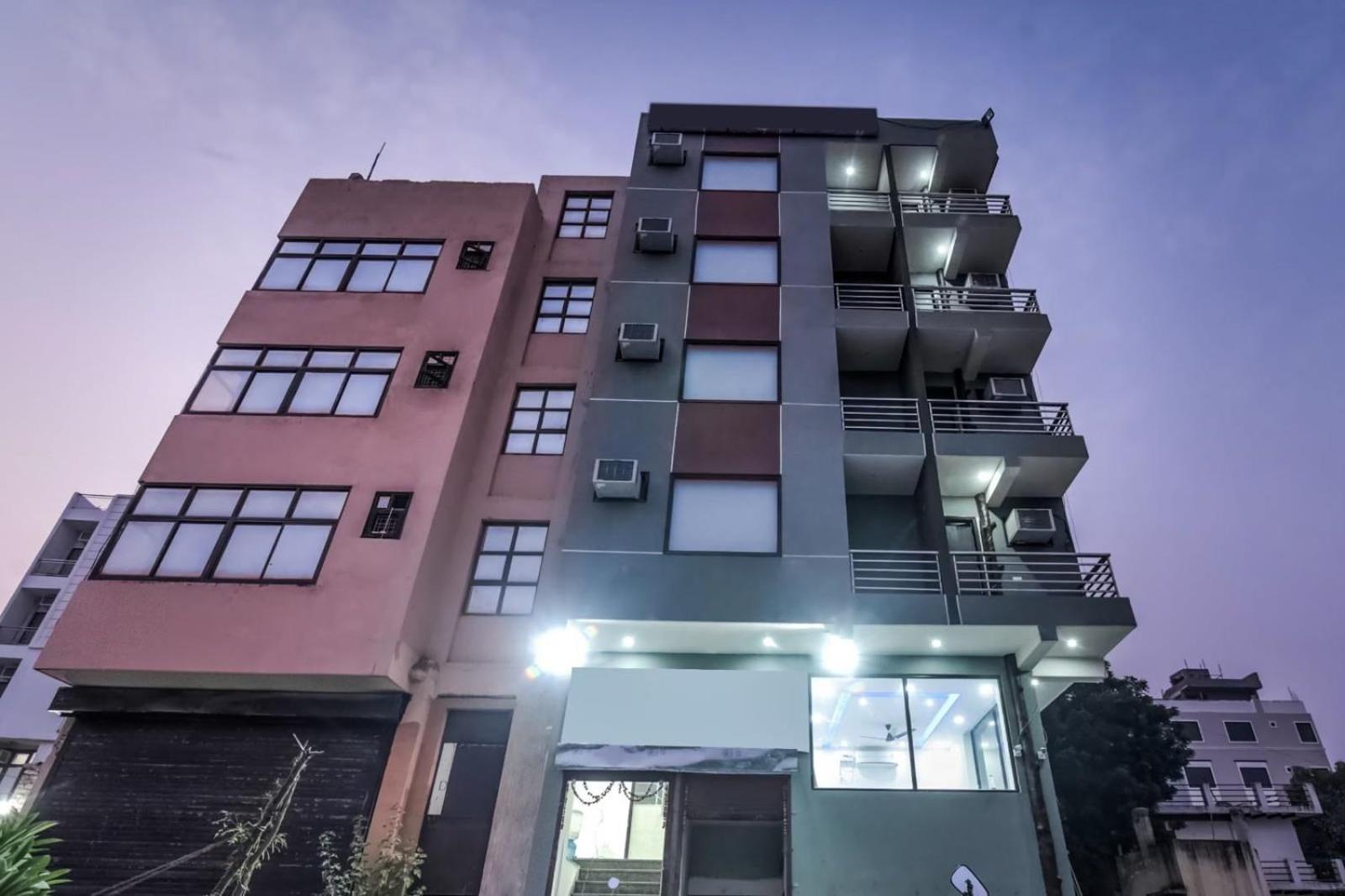 Hotel Aerostar Gold - Opposite Max Healthcare Delhi  Dış mekan fotoğraf