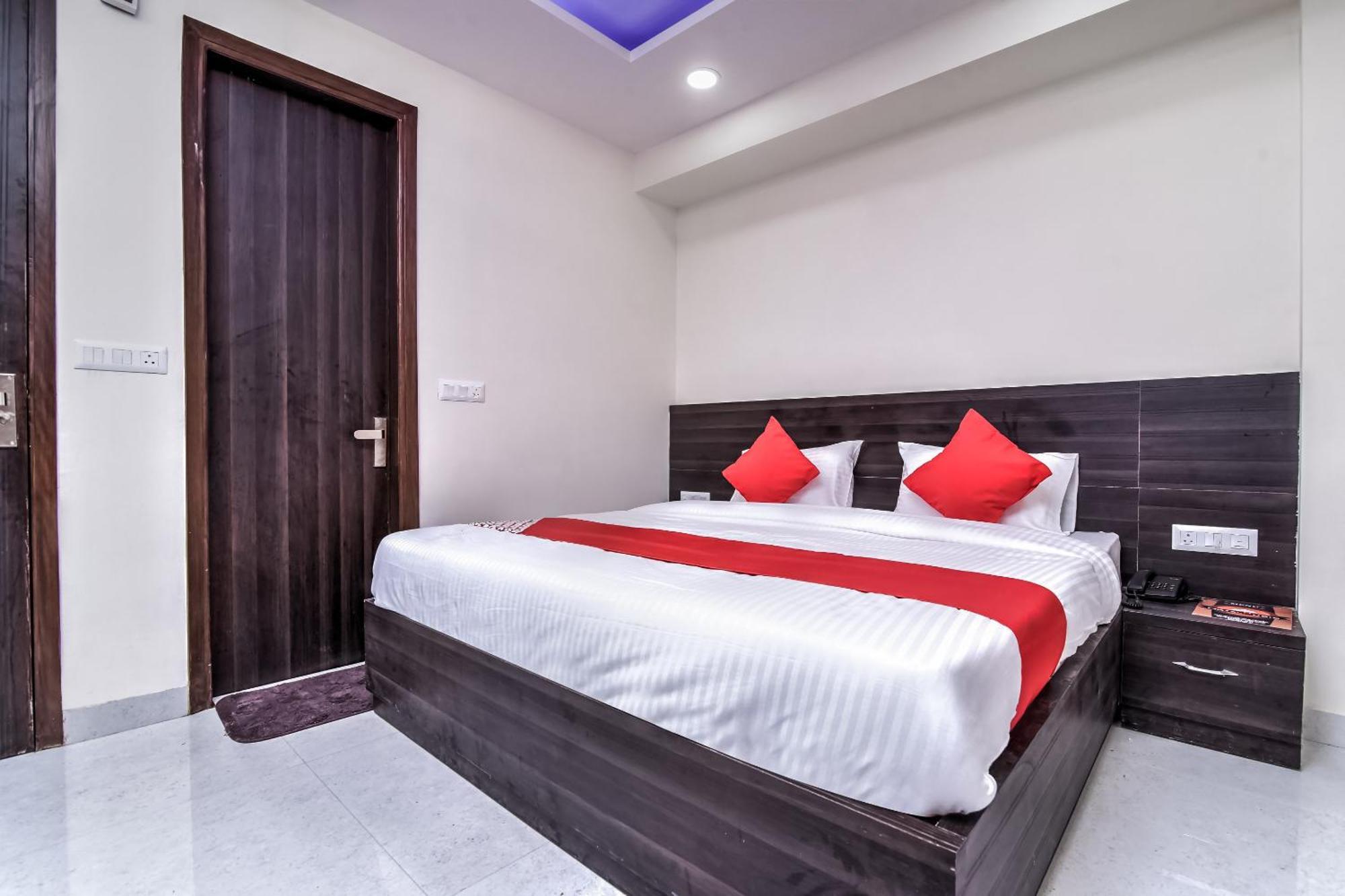 Hotel Aerostar Gold - Opposite Max Healthcare Delhi  Dış mekan fotoğraf
