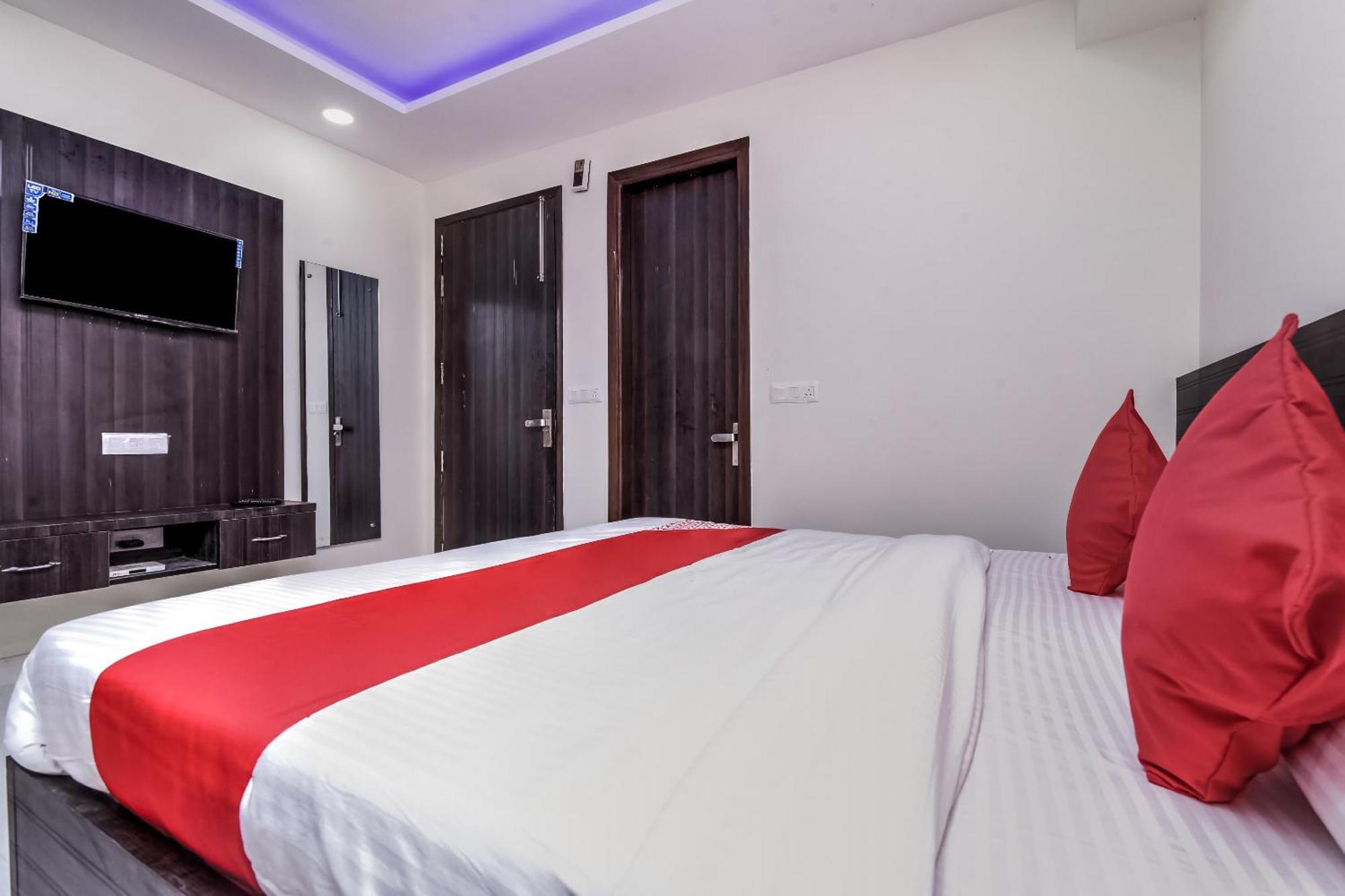 Hotel Aerostar Gold - Opposite Max Healthcare Delhi  Dış mekan fotoğraf