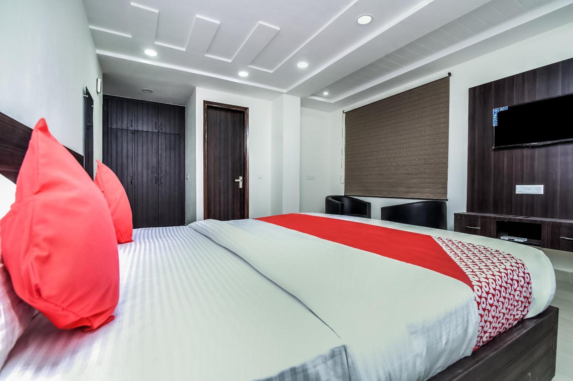 Hotel Aerostar Gold - Opposite Max Healthcare Delhi  Dış mekan fotoğraf
