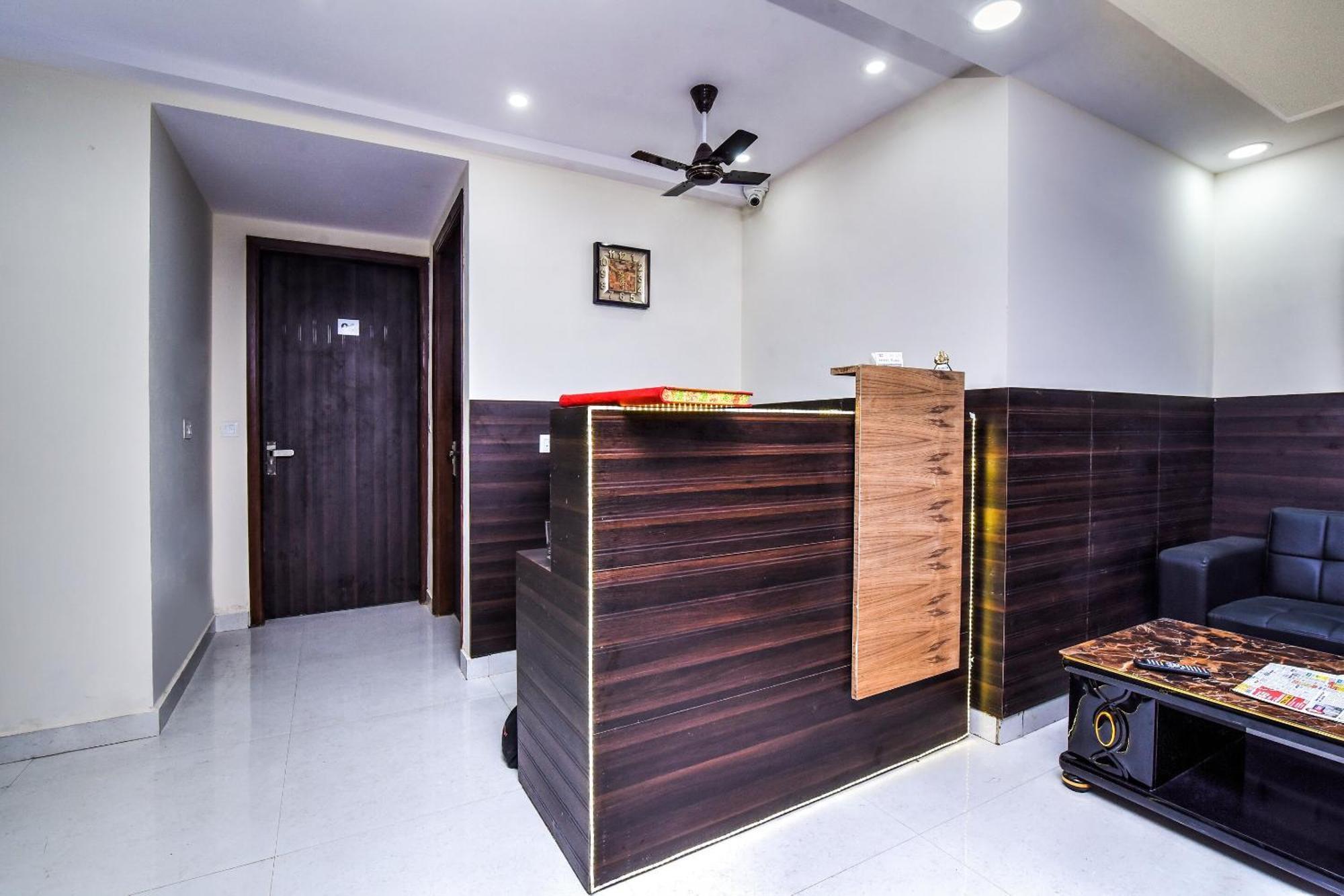 Hotel Aerostar Gold - Opposite Max Healthcare Delhi  Dış mekan fotoğraf