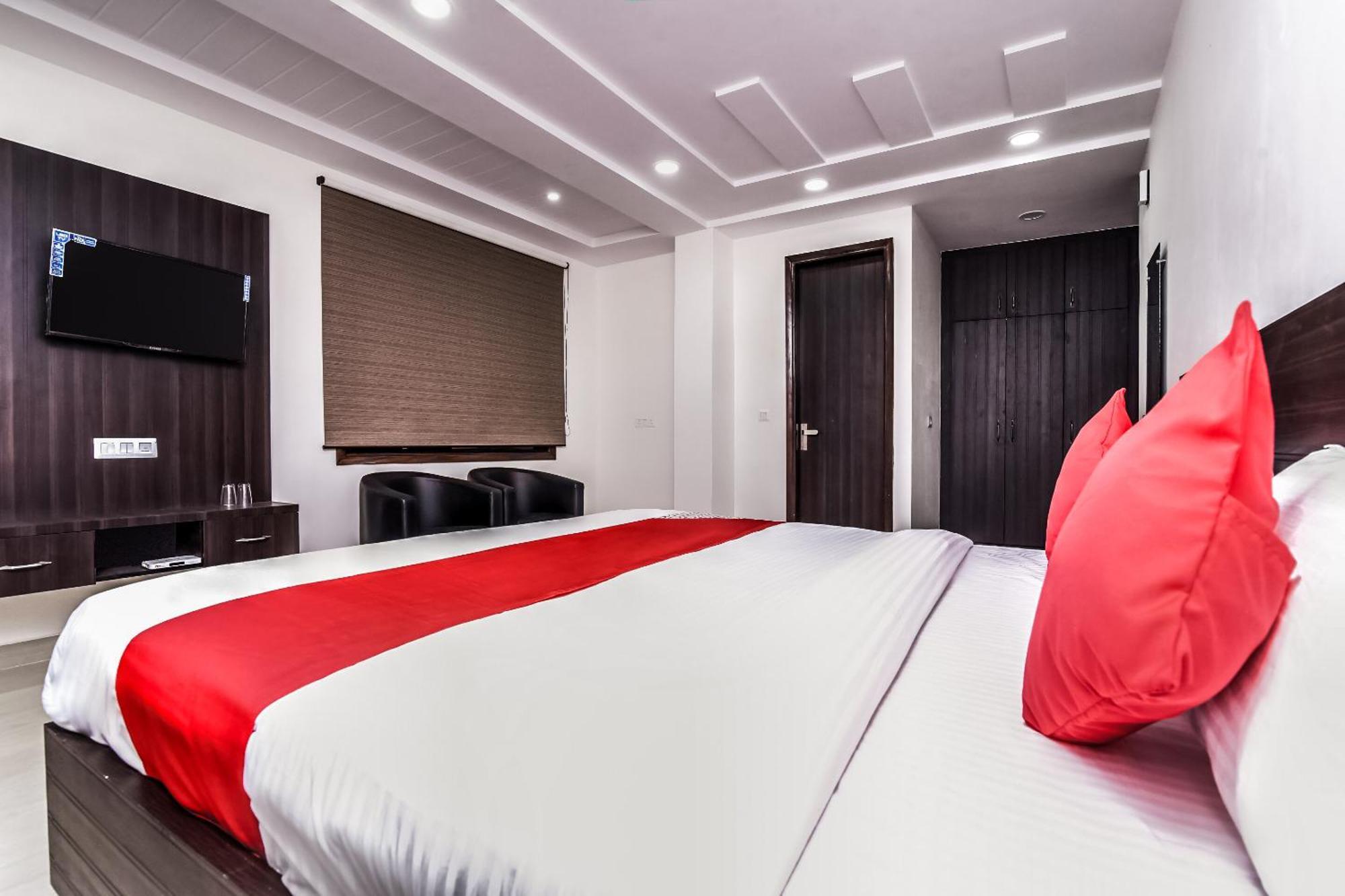 Hotel Aerostar Gold - Opposite Max Healthcare Delhi  Dış mekan fotoğraf
