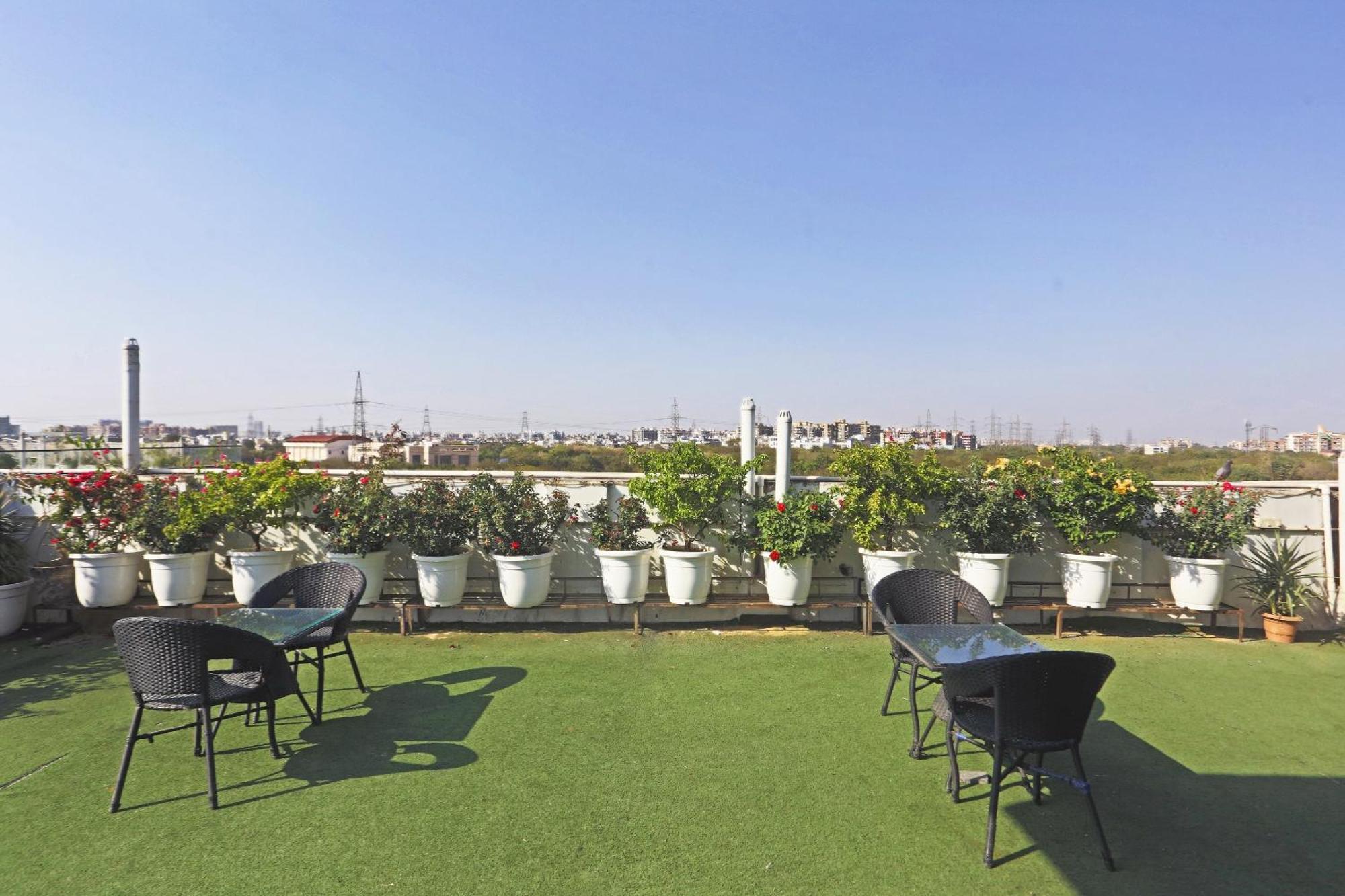 Hotel Aerostar Gold - Opposite Max Healthcare Delhi  Dış mekan fotoğraf