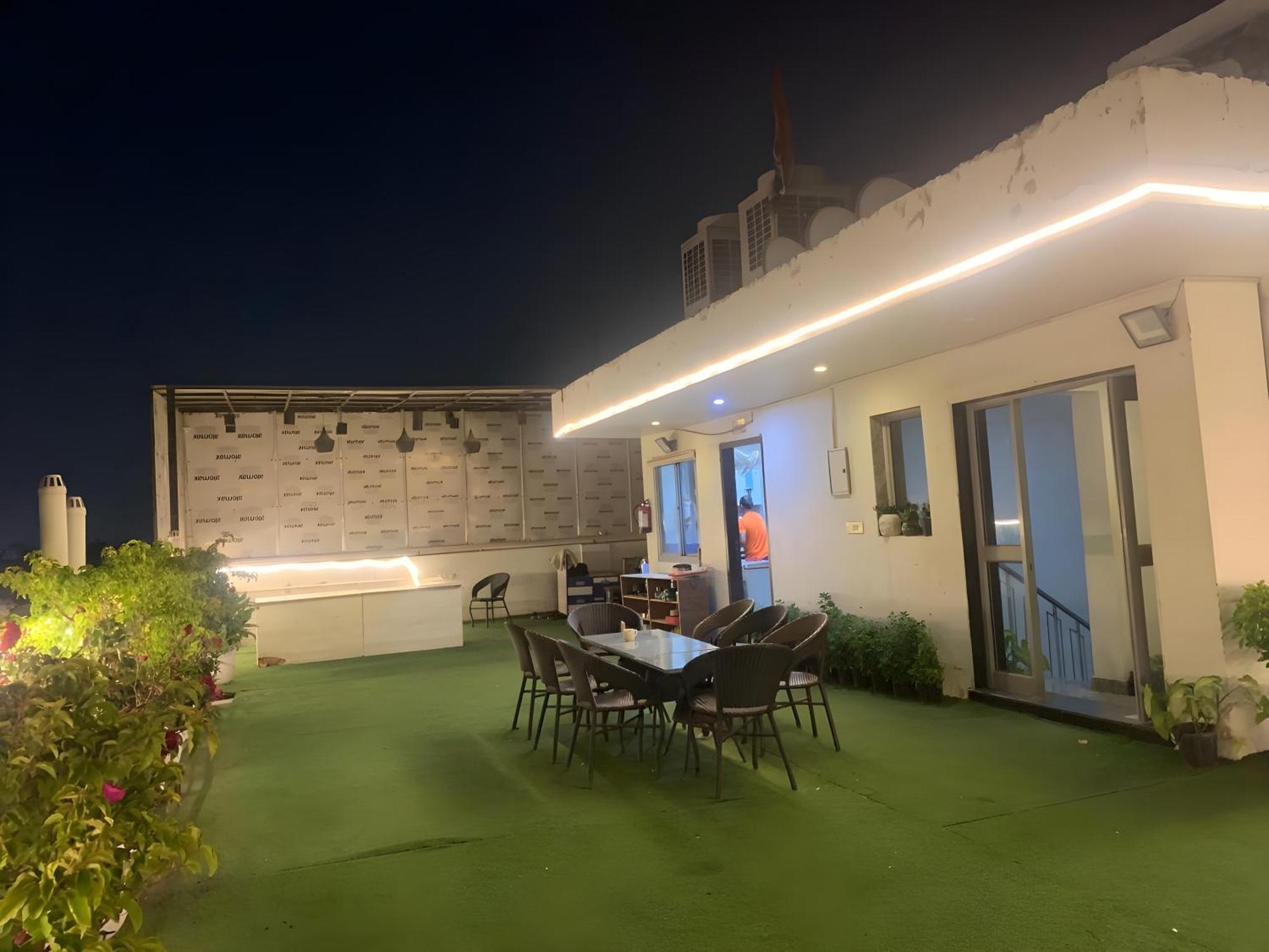 Hotel Aerostar Gold - Opposite Max Healthcare Delhi  Dış mekan fotoğraf