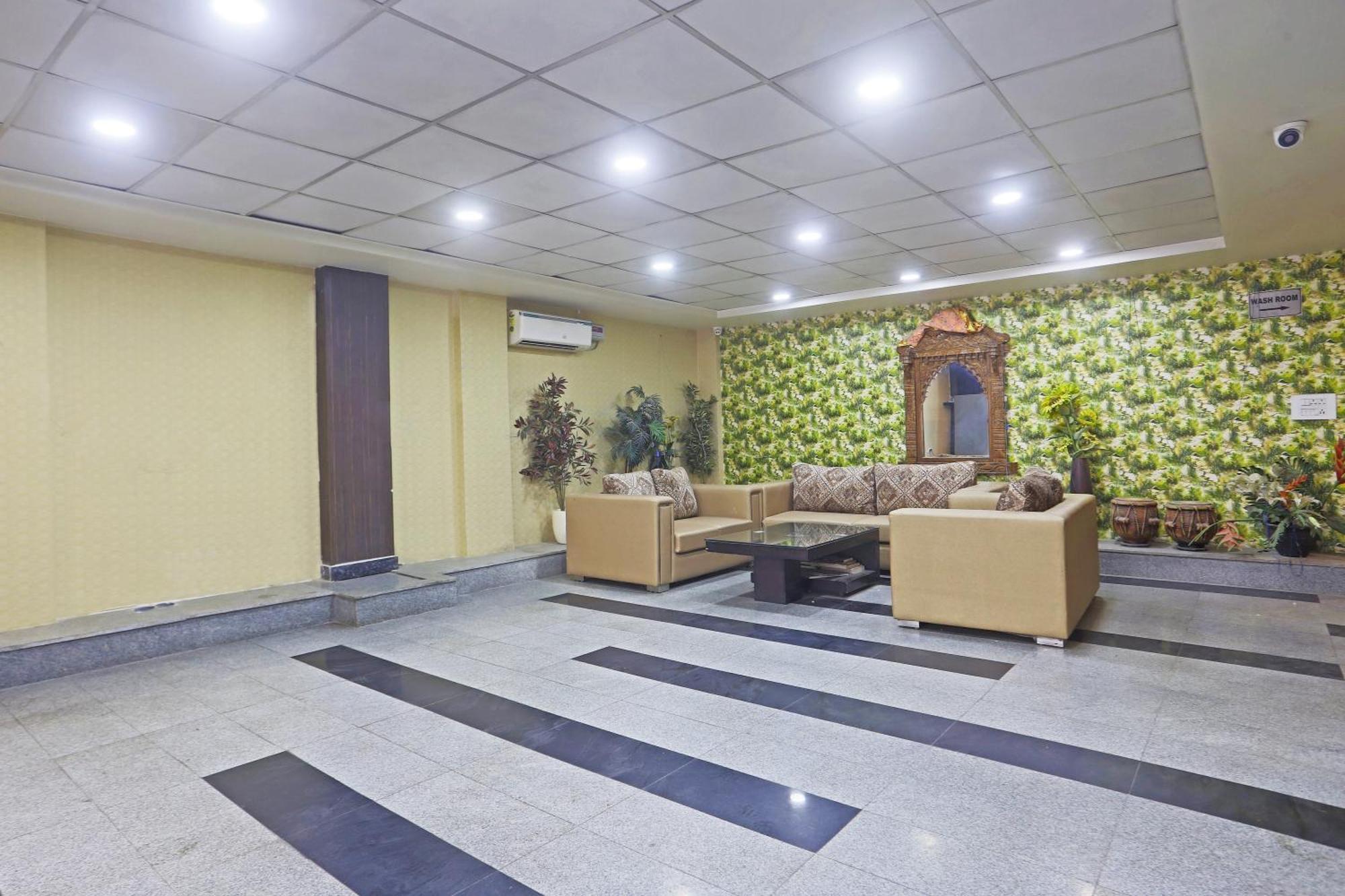 Hotel Aerostar Gold - Opposite Max Healthcare Delhi  Dış mekan fotoğraf