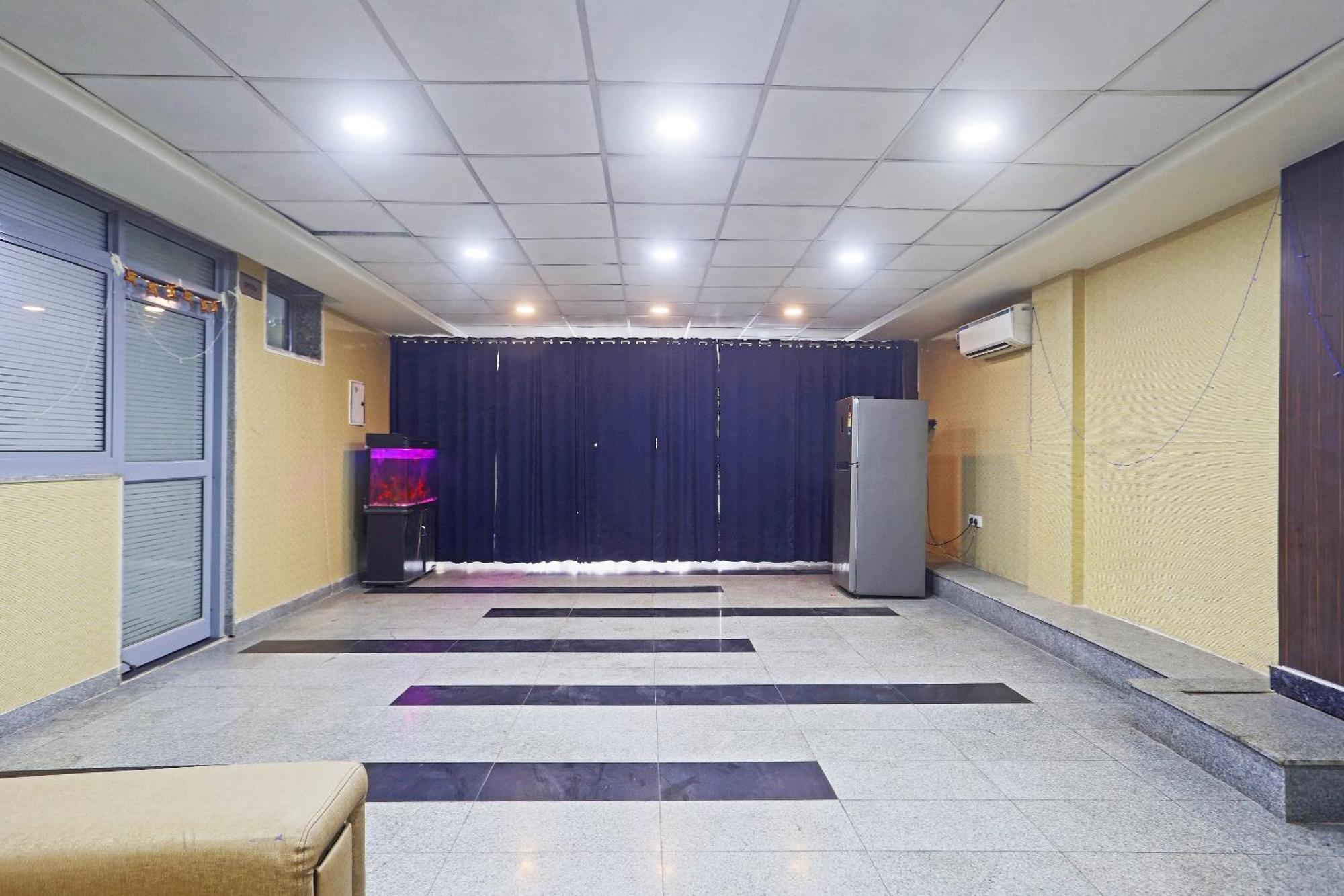 Hotel Aerostar Gold - Opposite Max Healthcare Delhi  Dış mekan fotoğraf