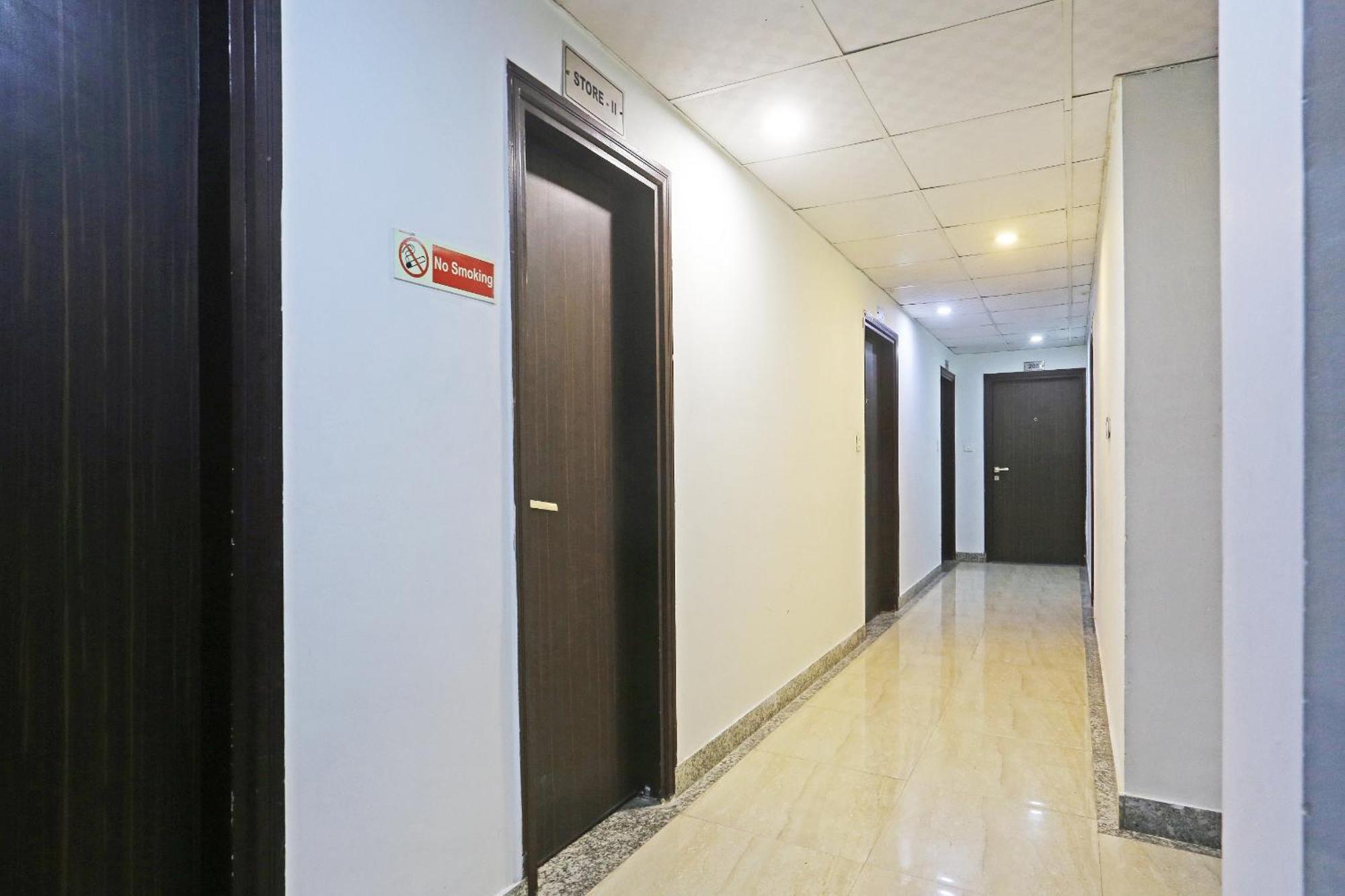 Hotel Aerostar Gold - Opposite Max Healthcare Delhi  Dış mekan fotoğraf