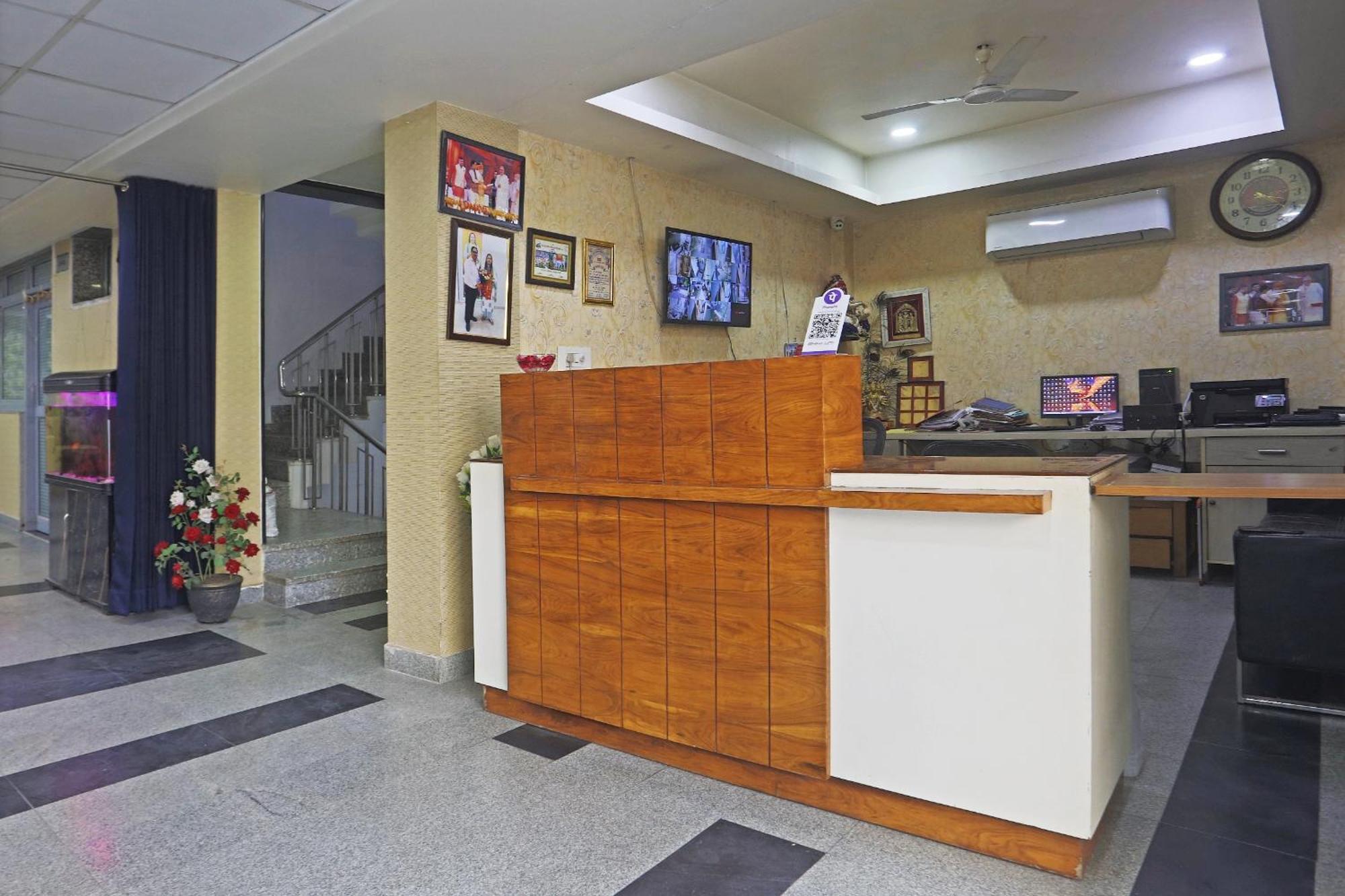 Hotel Aerostar Gold - Opposite Max Healthcare Delhi  Dış mekan fotoğraf