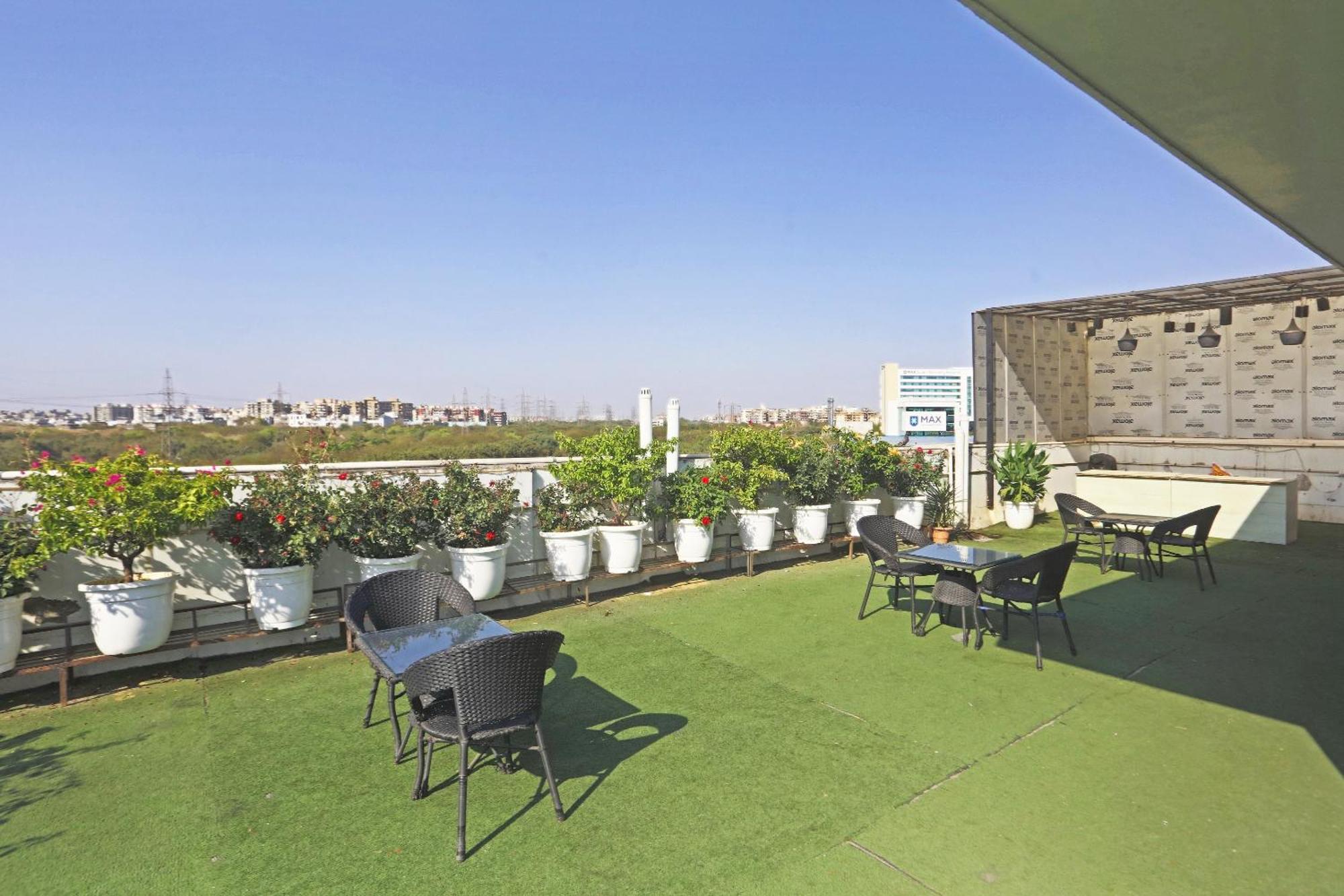 Hotel Aerostar Gold - Opposite Max Healthcare Delhi  Dış mekan fotoğraf