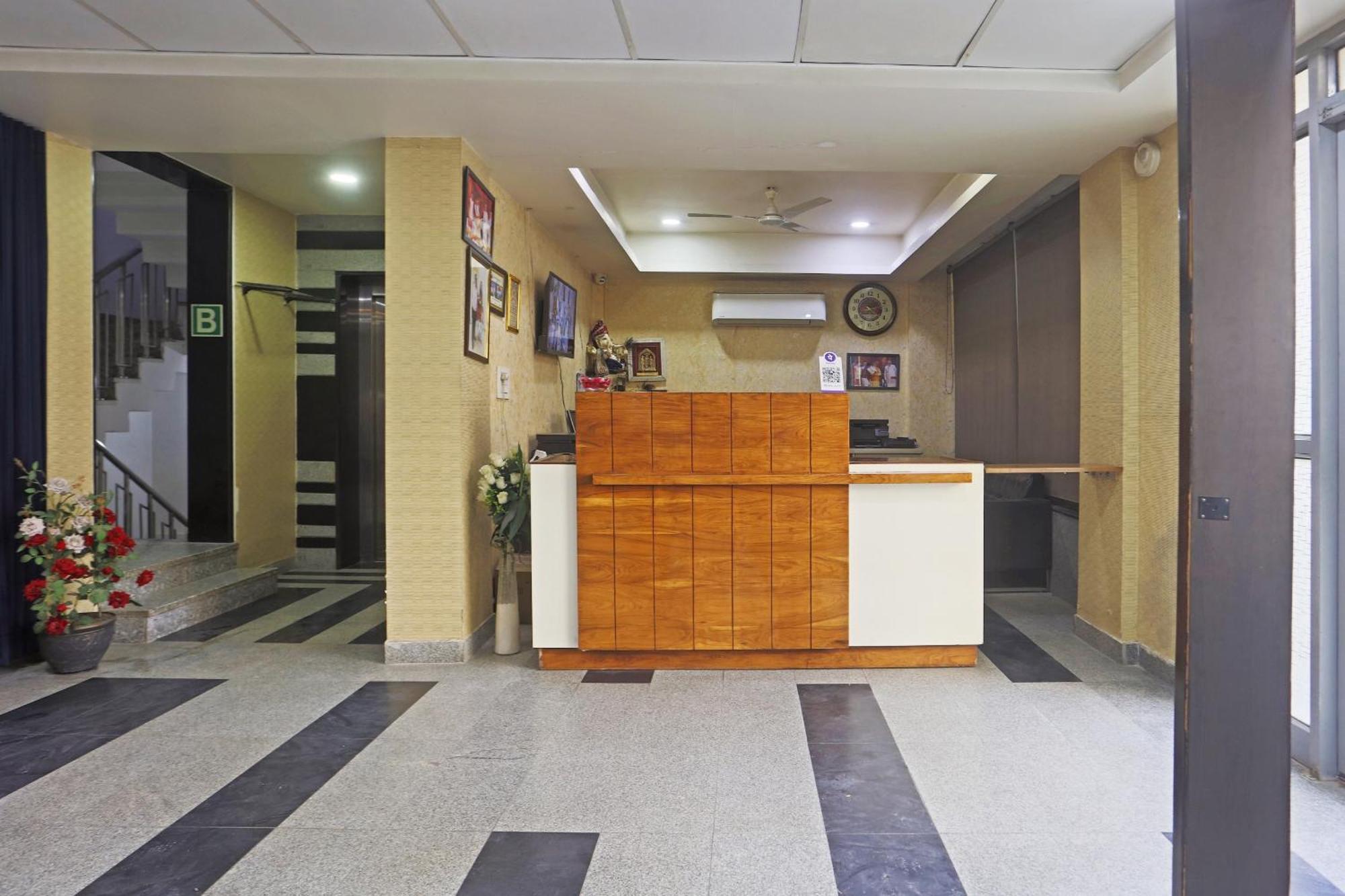 Hotel Aerostar Gold - Opposite Max Healthcare Delhi  Dış mekan fotoğraf