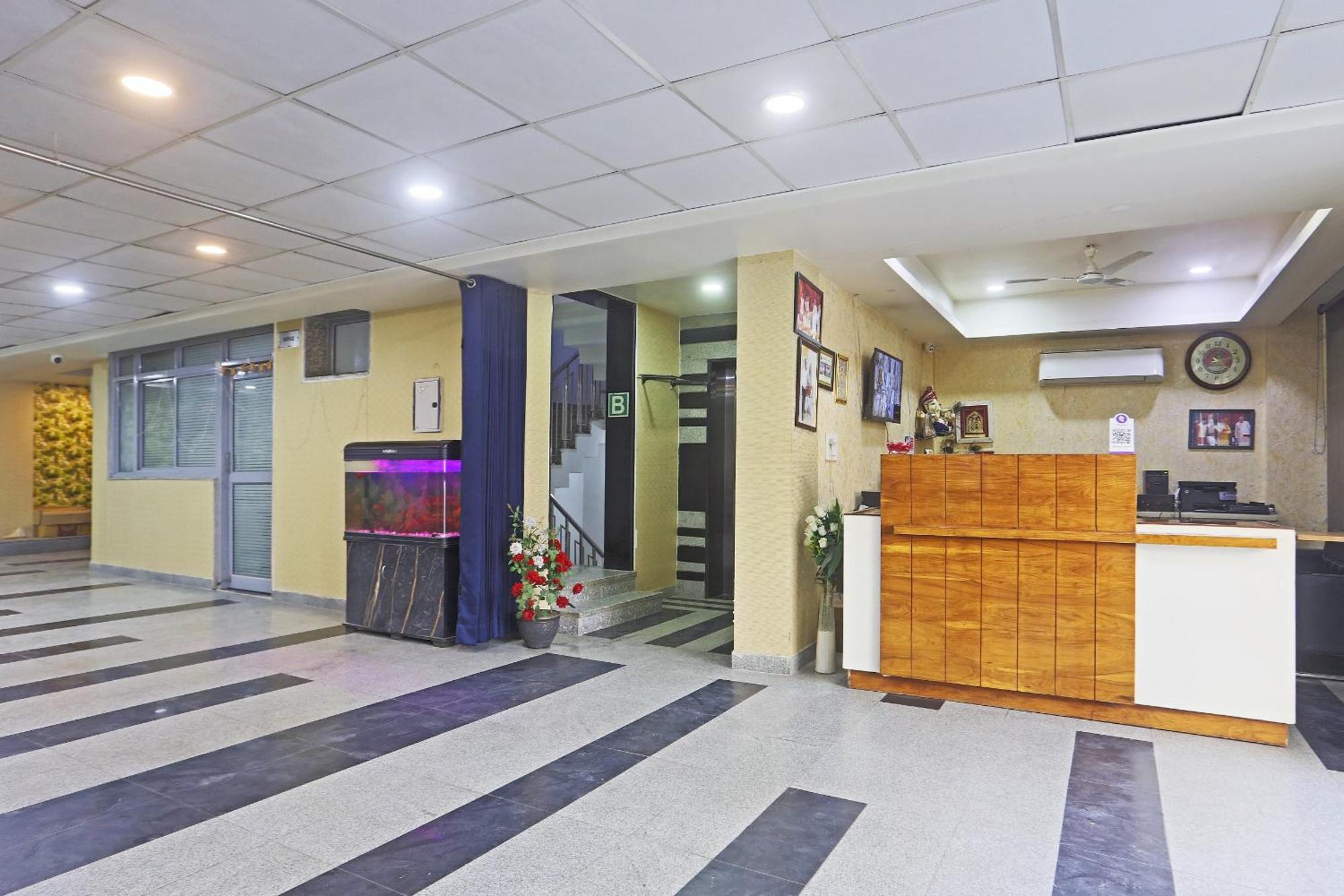 Hotel Aerostar Gold - Opposite Max Healthcare Delhi  Dış mekan fotoğraf
