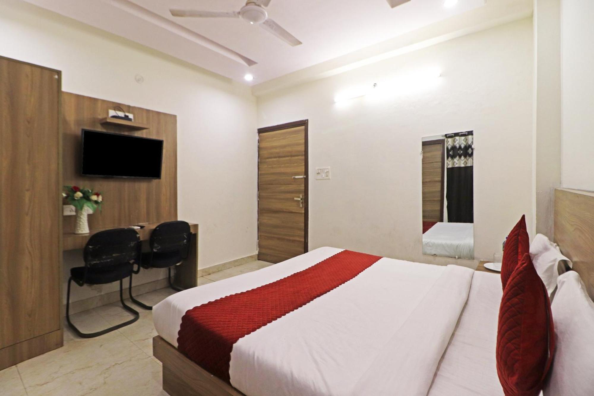 Hotel Aerostar Gold - Opposite Max Healthcare Delhi  Dış mekan fotoğraf