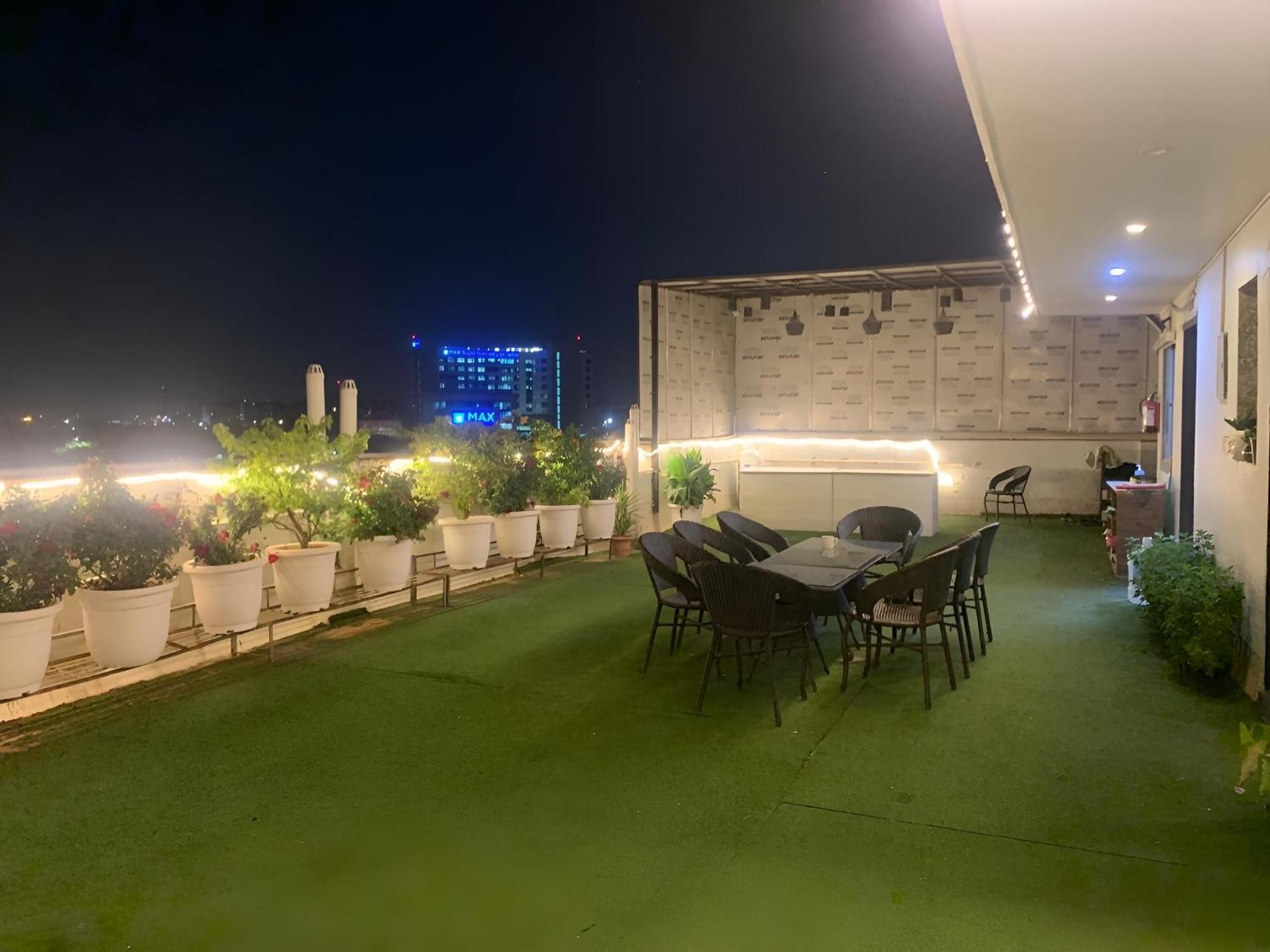 Hotel Aerostar Gold - Opposite Max Healthcare Delhi  Dış mekan fotoğraf