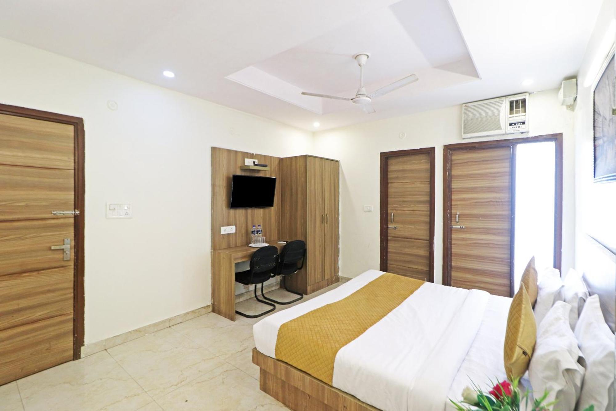 Hotel Aerostar Gold - Opposite Max Healthcare Delhi  Dış mekan fotoğraf