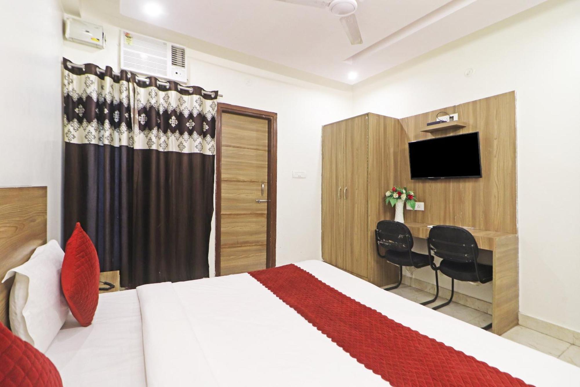 Hotel Aerostar Gold - Opposite Max Healthcare Delhi  Dış mekan fotoğraf