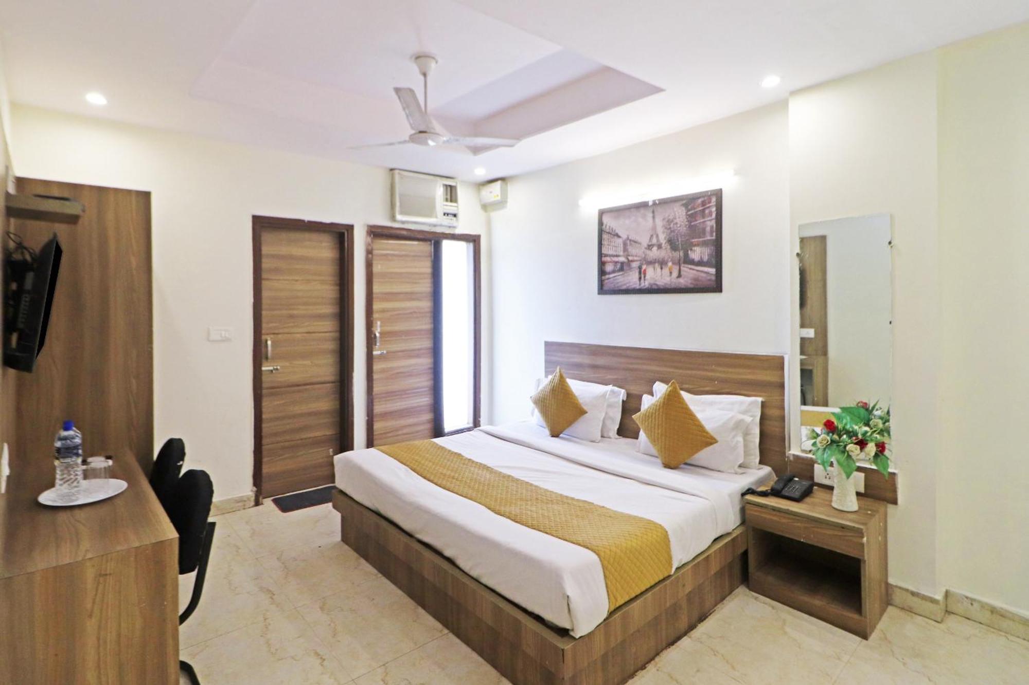 Hotel Aerostar Gold - Opposite Max Healthcare Delhi  Dış mekan fotoğraf