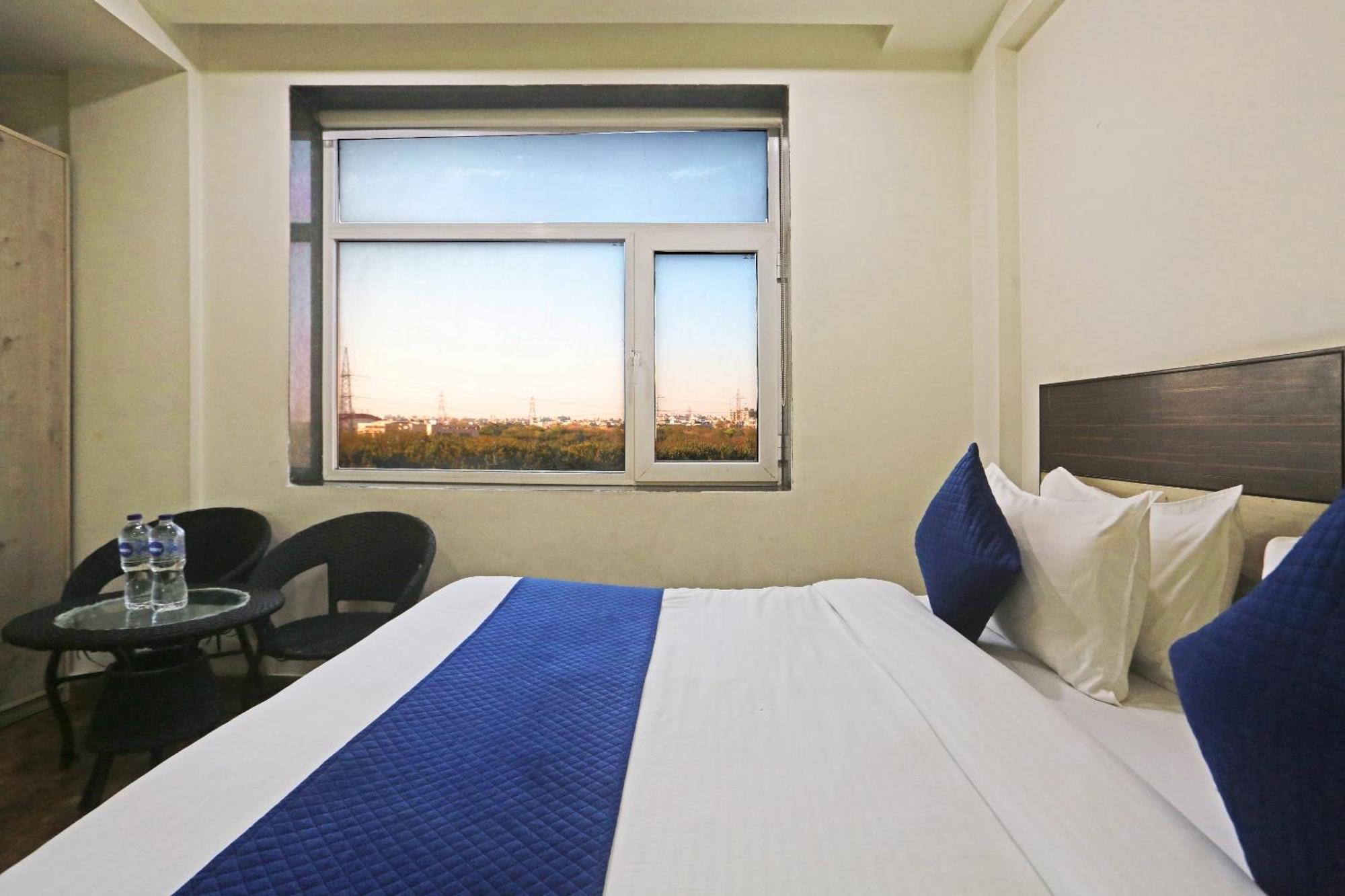 Hotel Aerostar Gold - Opposite Max Healthcare Delhi  Dış mekan fotoğraf