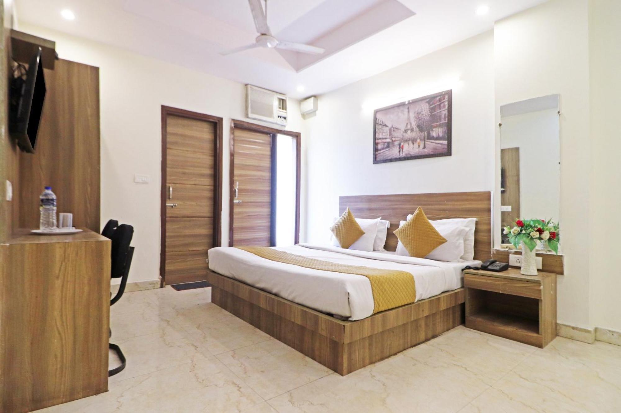 Hotel Aerostar Gold - Opposite Max Healthcare Delhi  Dış mekan fotoğraf