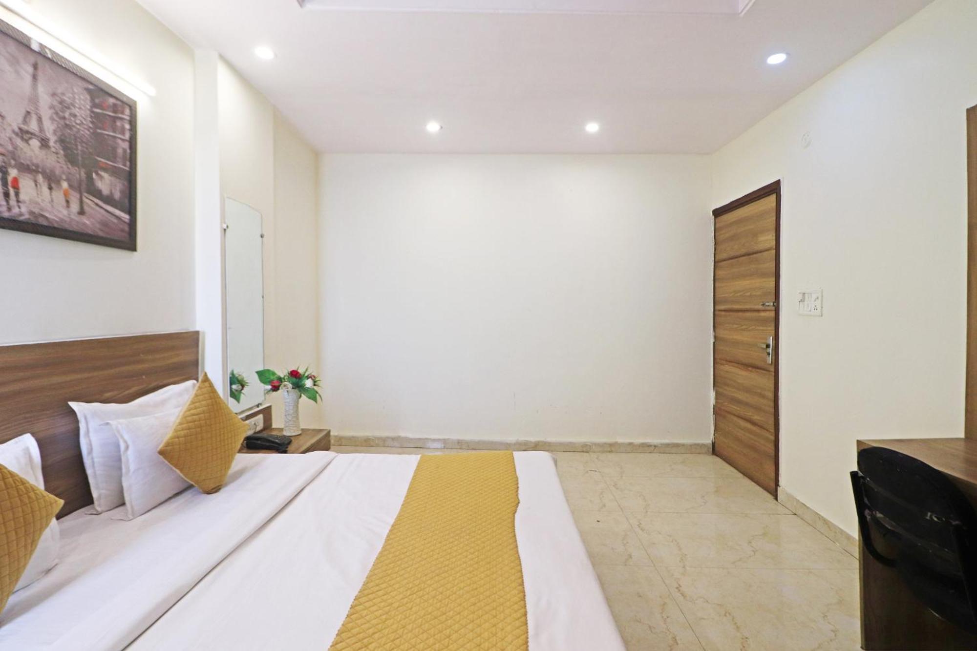 Hotel Aerostar Gold - Opposite Max Healthcare Delhi  Dış mekan fotoğraf