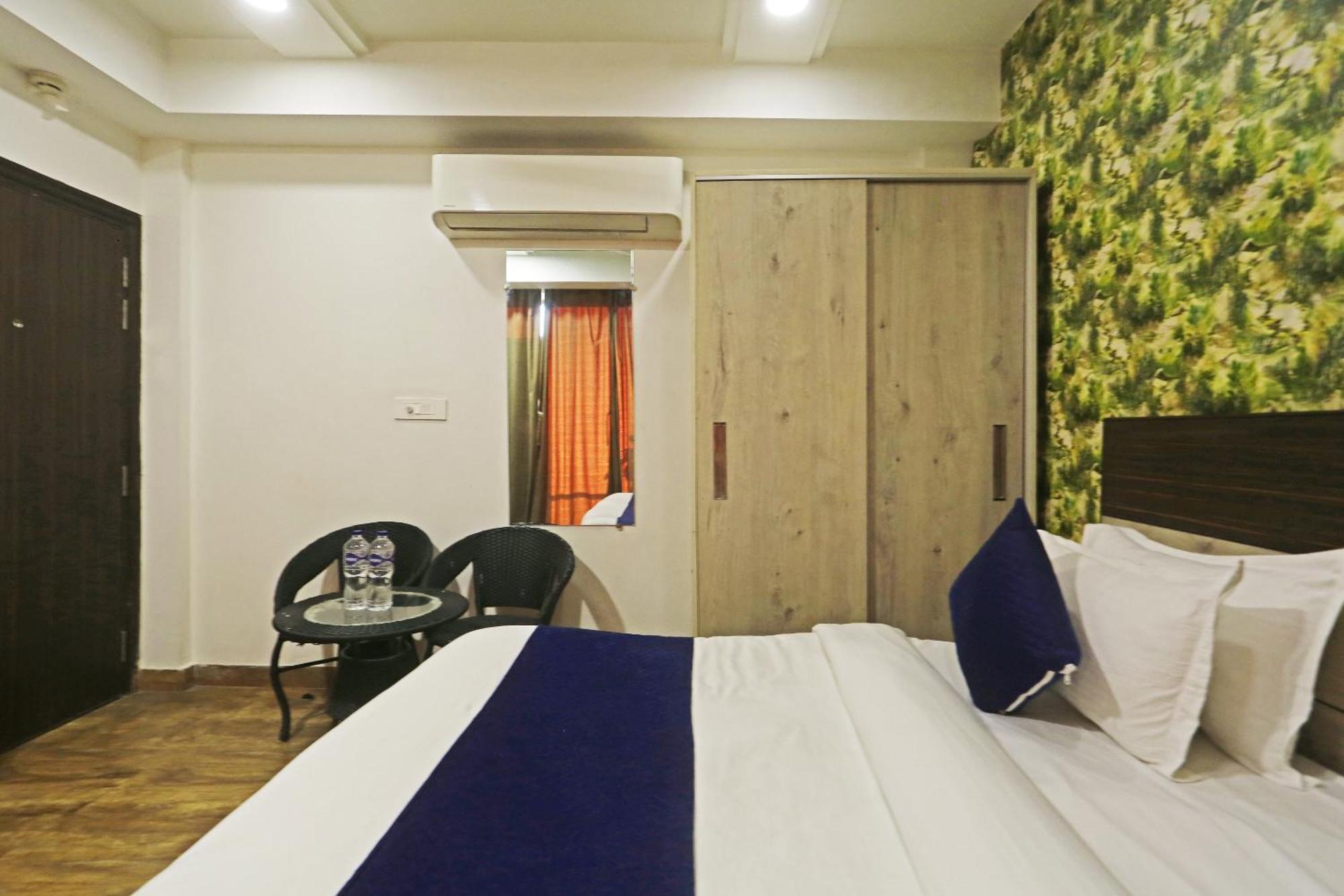Hotel Aerostar Gold - Opposite Max Healthcare Delhi  Dış mekan fotoğraf