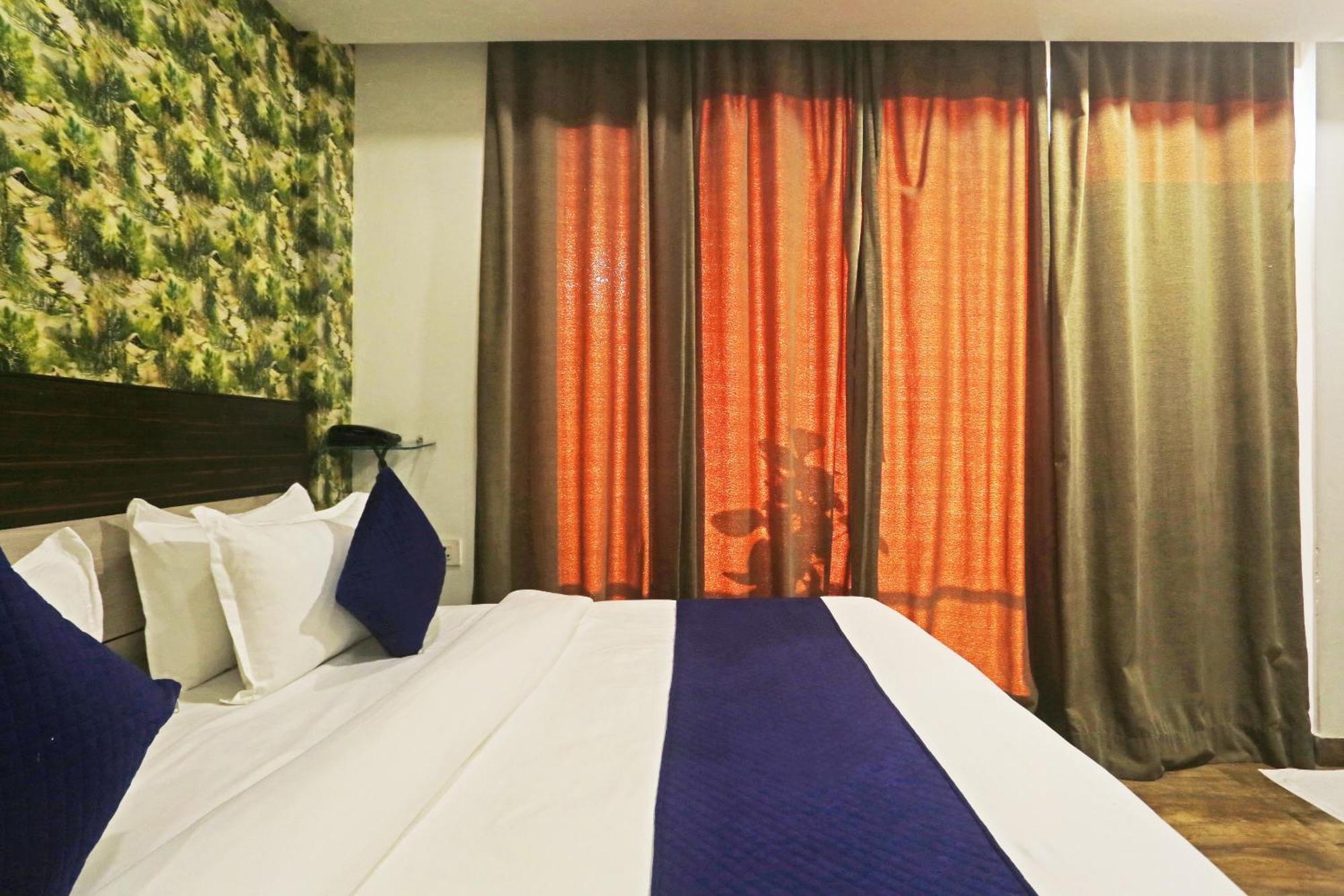 Hotel Aerostar Gold - Opposite Max Healthcare Delhi  Dış mekan fotoğraf