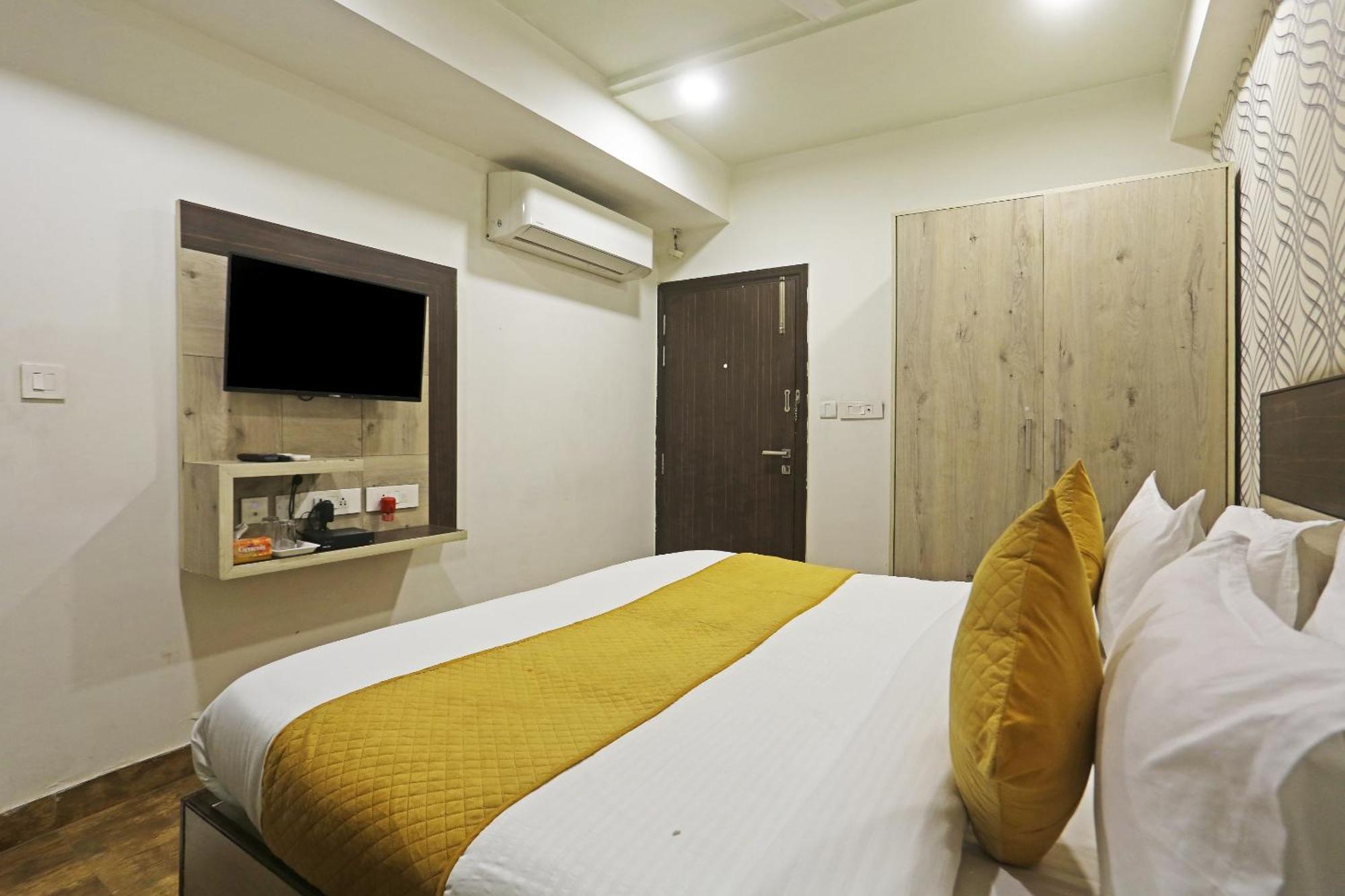 Hotel Aerostar Gold - Opposite Max Healthcare Delhi  Dış mekan fotoğraf