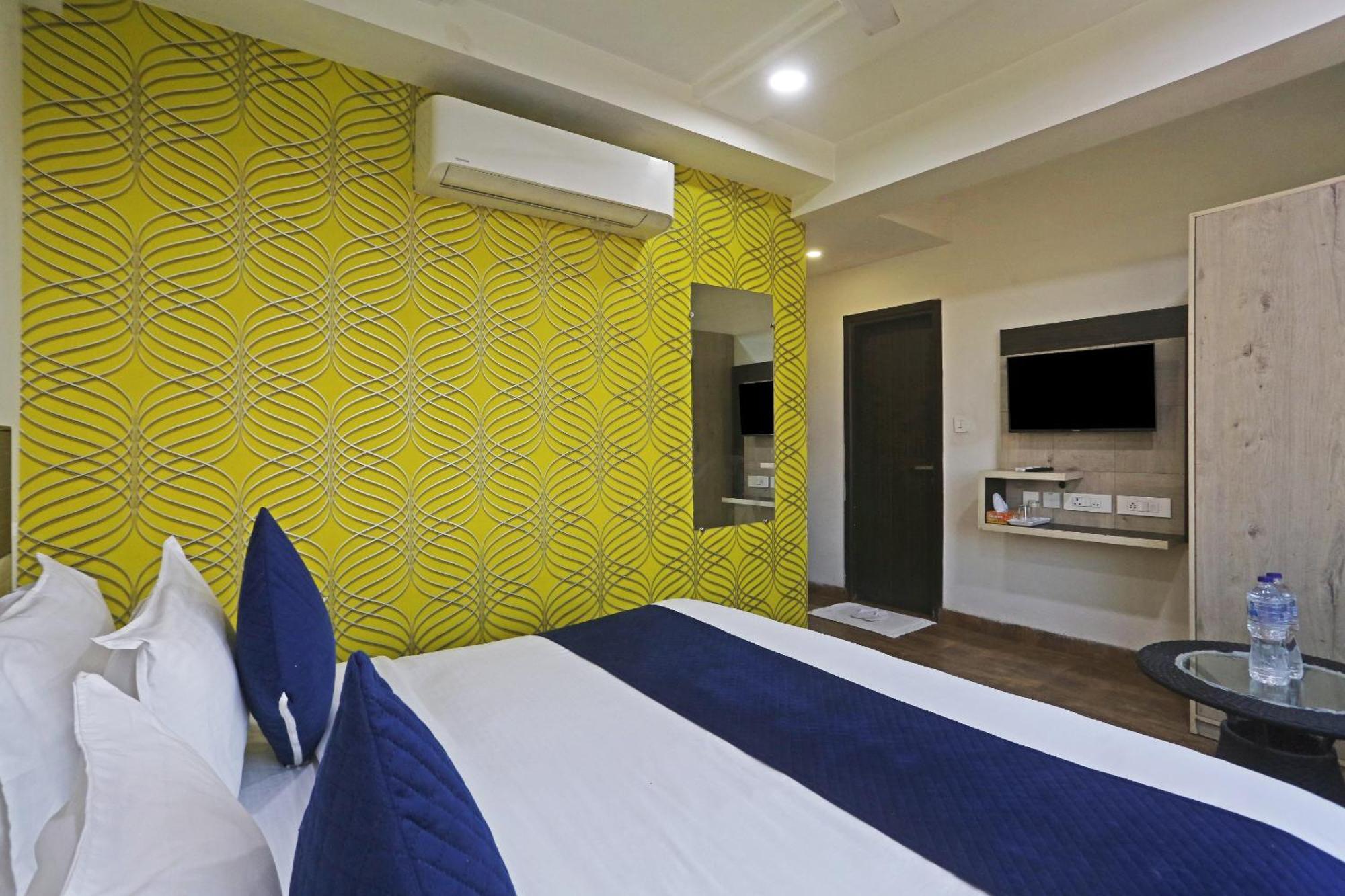 Hotel Aerostar Gold - Opposite Max Healthcare Delhi  Dış mekan fotoğraf