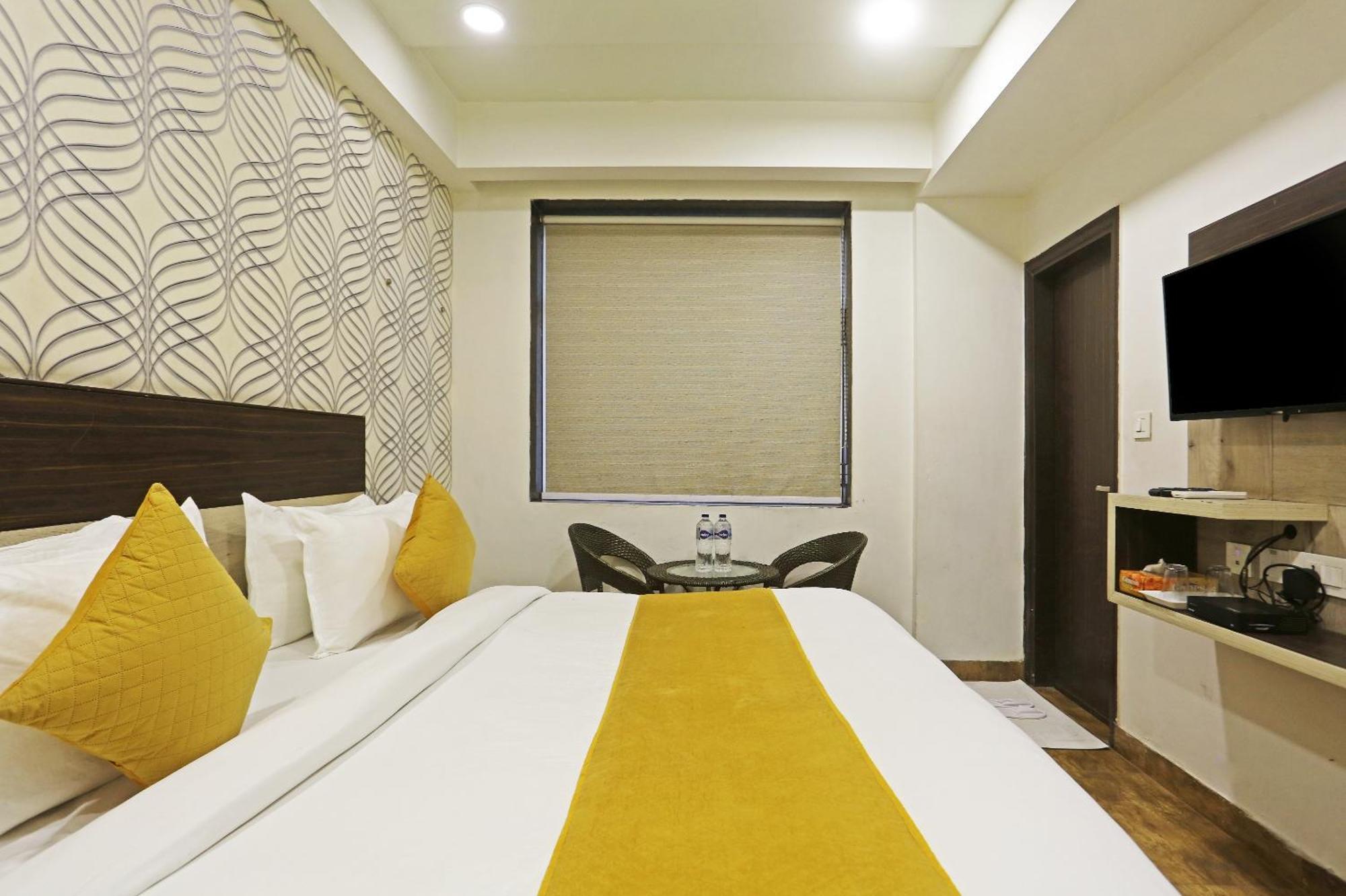 Hotel Aerostar Gold - Opposite Max Healthcare Delhi  Dış mekan fotoğraf